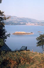 loch-awe-XX-boathousecol-s.jpg - 9851 Bytes
